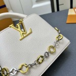 2025年5月29日入荷新作Louis VuittonM12935 Capucines CapucinesChain On You Monogram SIZE::21×14×8cmお安い/人気/革/バッグ/XX工場