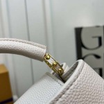 2025年5月29日入荷新作Louis VuittonM12935 Capucines CapucinesChain On You Monogram SIZE::21×14×8cmお安い/人気/革/バッグ/XX工場