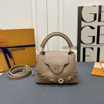 2025年5月29日入荷新作Louis Vuitton M12935 Capucines CapucinesChain On You Monogram SIZE::21×14×8cmお安い/人気/革/バッグ/XX工場