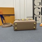 2025年5月29日入荷新作Louis Vuitton M12935 Capucines CapucinesChain On You Monogram SIZE::21×14×8cmお安い/人気/革/バッグ/XX工場