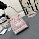 2025年5月29日入荷新作 dior caro SIZE:20x24x9CMお安い/人気/革/バッグ/XX工場