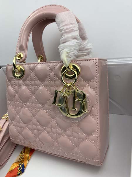 2025年6月5日入荷新作 Lady Dior SIZE:20CMx16.5CMx8CM    お安い/人気/革/バッグ/SY工場