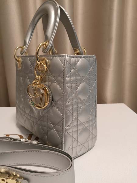 2025年6月5日入荷新作Lady Dior SIZE:20cm    お安い/人気/革/バッグ/SY工場