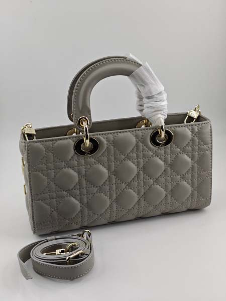 2025年6月5日入荷新作150  Dior 26CM-Lady Dior    お安い/人気/革/バッグ/SY工場