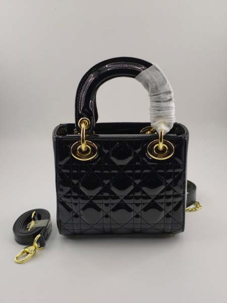 2025年6月5日入荷新作17CMx15CMx7CM  Lady Dior お安い/人気/革/バッグ/SY工場