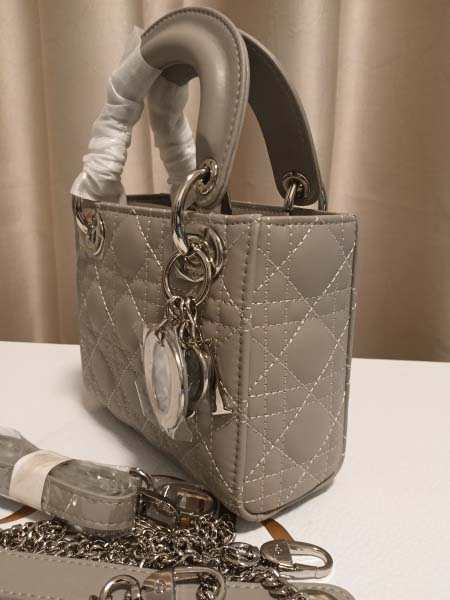 2025年6月5日入荷新作Dior Lady Dior SIZE:17    お安い/人気/革/バッグ/SY工場