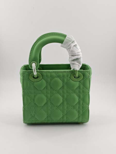 2025年6月5日入荷新作17CMx15CMx7CM  Lady Dior   お安い/人気/革/バッグ/SY工場