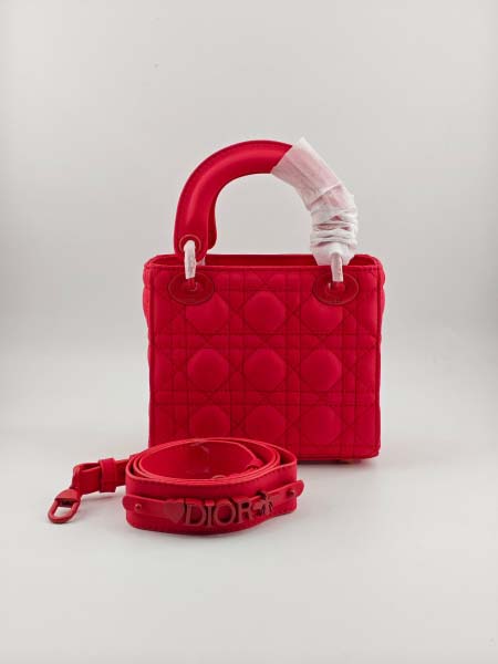2025年6月5日入荷新作17CMx15CMx7CM  Lady Dior  お安い/人気/革/バッグ/SY工場
