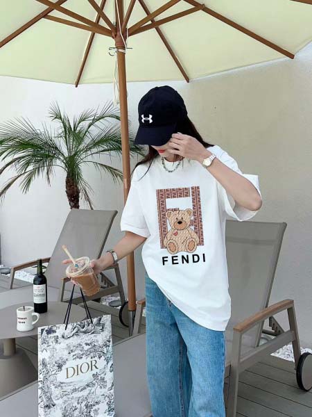 2025年6月6日入荷新作FENDI半袖 Tシャツ誕生日プレゼントの服/人気/BC工場S-XXL