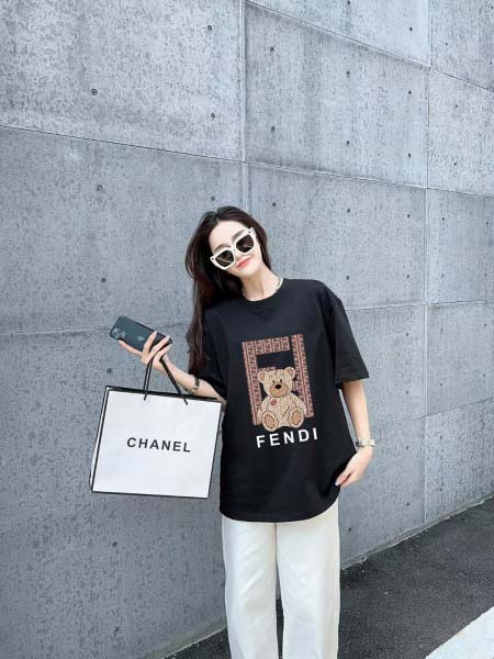 2025年6月6日入荷新作FENDI半袖 Tシャツ誕生日プレゼントの服/人気/BC工場S-XXL