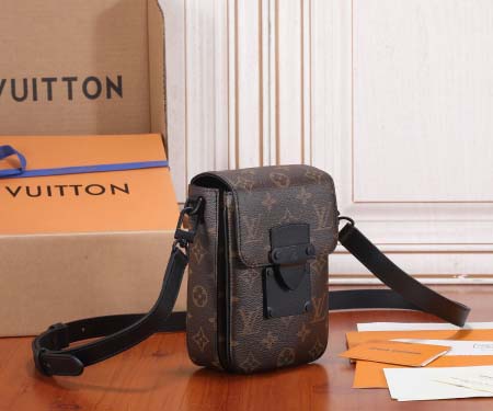 2025年6月26日入荷Louis Vuitton バッグ S-Lock Vertical Wearable Monogram Macassar S-lock :M81522:12CMx19CMx7CM 高品質人気の新作/誕生日プレゼント/