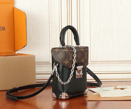 2025年6月26日入荷Louis Vuitton バッグLV Vibe Camera BoCMx Monogram S-lock :M12362:12.5CMx17.6CMx6CM 高品質人気の新作/誕生日プレゼント/SQ工場