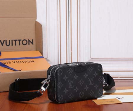 2025年6月26日入荷Louis Vuitton バッグAlpha Wearable Monogram Eclipse  :M80741:18.5CMx11CMx6.5CM 高品質人気の新作/誕生日プレゼント/SQ工場