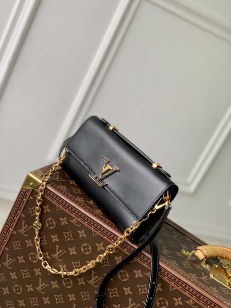 2025年6月26日入荷Louis Vuitton バッグ Wallet On Chain Capucines LV Monogram Monogram :M12143:23CMx12CMx4CM 高品質人気の新作/誕生日プレゼント/SQ工