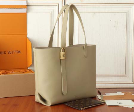 2025年6月26日入荷Louis Vuitton バッグ Low Key Cabas Monogram 13 :M25343:47CMx30CMx14CM 高品質人気の新作/誕生日プレゼント/SQ工場