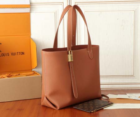 2025年6月26日入荷Louis Vuitton バッグ Low Key Cabas Monogram 13 :M25342:47CMx30CMx14CM 高品質人気の新作/誕生日プレゼント/SQ工場