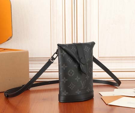 2025年6月26日入荷Louis Vuitton バッグEnvelope Pouch Monogram Eclipse Monogram Eclipse :M11613:12.5CMx18CMx8.5CM 高品質人気の新作/誕生日プレゼン