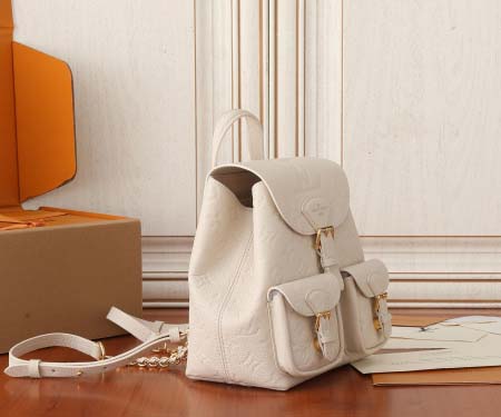 2025年6月26日入荷Louis Vuitton バッグ Backup Monogram Empreinte  :M47106:20CMx22CMx14CM 高品質人気の新作/誕生日プレゼント/SQ工場