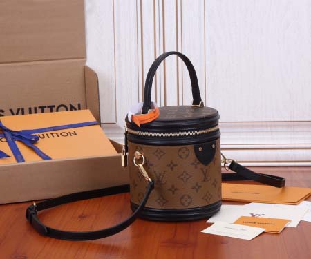 2025年6月26日入荷Louis Vuitton バッグ LV Cannes Nicolas GhesquireMonogram :M43986:15CMx17CMx15CM 高品質人気の新作/誕生日プレゼント/SQ工場