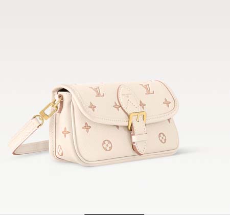 2025年6月26日Louis Vuitton バッグ Nano Diane  Monogram :M13642:19CMx10.5CMx6CM 高品質人気の新作/誕生日プレゼント/SQ工場