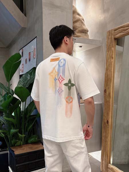 2025年6月30日入荷新作Louis Vuitton半袖Tシャツ 高级品超厳選★入手困難/誕生日プレゼント/MF工場