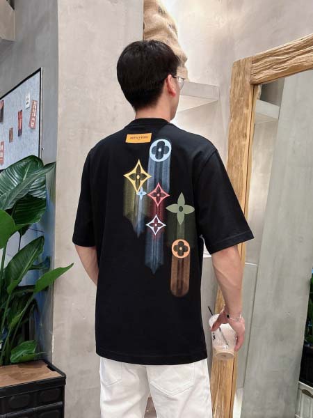 2025年6月30日入荷新作Louis Vuitton半袖Tシャツ 高级品超厳選★入手困難/誕生日プレゼント/MF工場