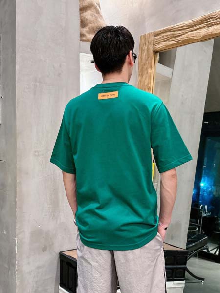 2025年6月30日入荷新作Louis Vuitton半袖Tシャツ 高级品超厳選★入手困難/誕生日プレゼント/MF工場