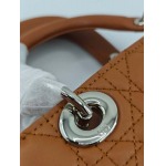 2025年6月5日入荷新作20CMx16.5CMx8CM  Lady Dior    お安い/人気/革/バッグ/SY工場