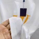 2025年6月5日入荷新作Louis Vuitton半袖 Tシャツ誕生日プレゼントの服/男女兼用/カップル服人気/BC工場
