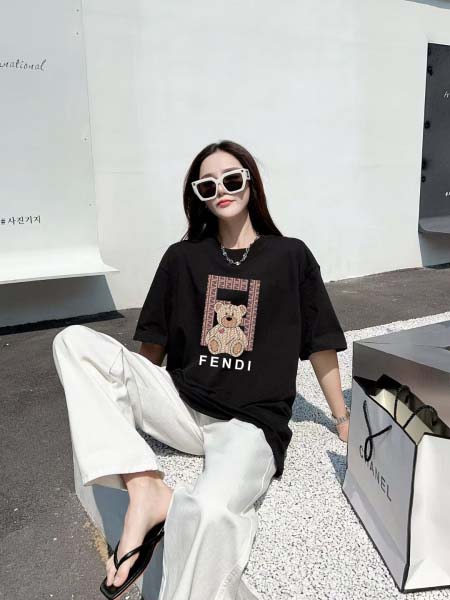 2025年6月6日入荷新作FENDI半袖 Tシャツ誕生日プレ...