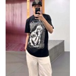 2025年6月12日入荷新作STUSSY x GOLDIE METALHEADZ SS24  TEE 3MT  S-XL 誕生日プレゼント/男女兼用/高品質/正規品と同じ人気/16工場