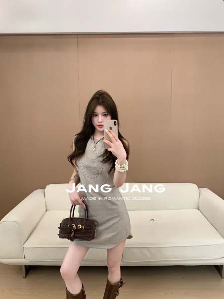 2025年6月18日入荷春夏新作Celineワンピースファッ...