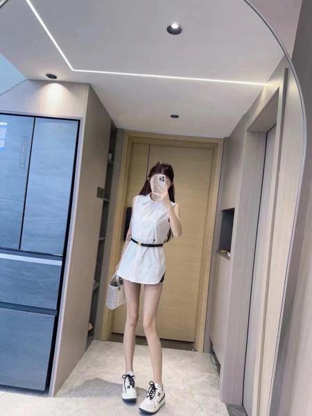 2025年6月18日入荷春夏新作Dior ミツバチ刺繡ブラウ...