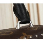 2025年6月26日入荷Louis Vuitton バッグLV Vibe Camera BoCMx Monogram S-lock :M12362:12.5CMx17.6CMx6CM 高品質人気の新作/誕生日プレゼント/SQ工場