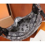 2025年6月26日入荷Louis Vuitton バッグLoop Monogram 2023 Cruise LV Circle:M21752:23CMx13CMx6CM 高品質人気の新作/誕生日プレゼント/SQ工場