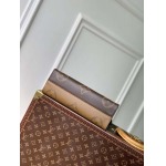 2025年6月26日入荷Louis Vuitton バッグ OnTheGo East West Monogram Giant Monogram Reverse Giant 高品質人気の新作/誕生日プレゼント/SQ工場