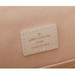 2025年6月26日入荷Louis Vuitton バッグ Backup Monogram Empreinte  :M47106:20CMx22CMx14CM 高品質人気の新作/誕生日プレゼント/SQ工場