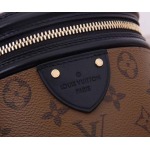 2025年6月26日入荷Louis Vuitton バッグ LV Cannes Nicolas GhesquireMonogram :M43986:15CMx17CMx15CM 高品質人気の新作/誕生日プレゼント/SQ工場