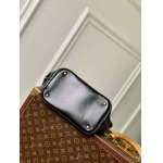 2025年6月26日Louis Vuitton バッグ LV Circle  6.7 Victorine :M14377:24CMx22.5CMx15.5CM 高品質人気の新作/誕生日プレゼント/SQ工場