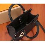 2025年6月26日Louis Vuitton バッグ OnTheGo BB  Monogram Empreinte  Monogram Monogram Empreinte :M46993:18CMx15CMx8.5CM 高品質人気の新作