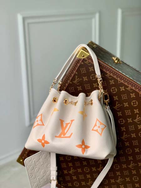 2025年6月26日Louis Vuitton バッグ Su...