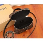 2025年6月26日Louis Vuitton バッグVanity Chain Pouch  Monogram LV Monogram  LV :M47125:19CMx11.5CMx6.5CM 高品質人気の新作/誕生日プレゼント/SQ工場