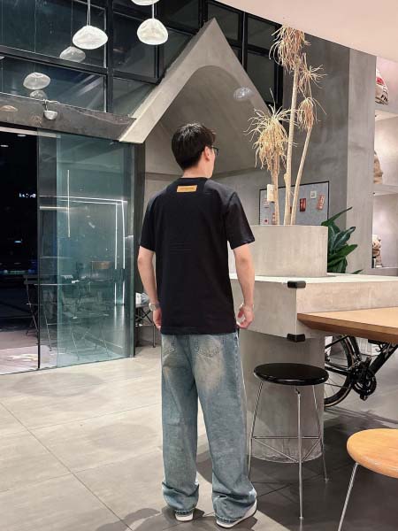 2025年7月2日入荷新作Louis Vuitton半袖Tシャツ 高级品超厳選★入手困難/誕生日プレゼント/MF工場