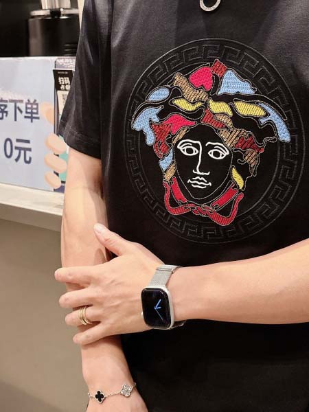 2025年7月2日入荷新作versace半袖Tシャツ 高级品超厳選★入手困難/誕生日プレゼント/MF工場