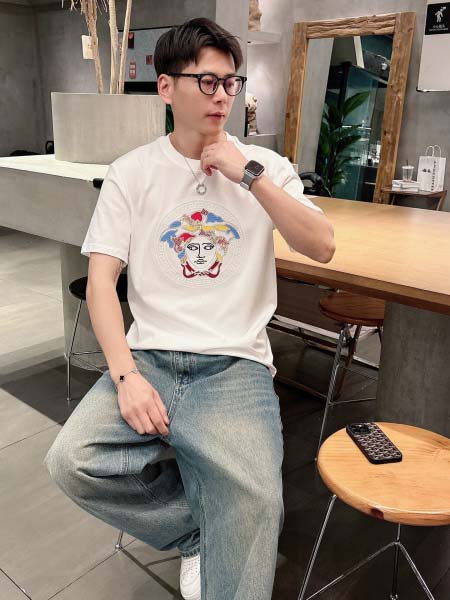 2025年7月2日入荷新作versace半袖Tシャツ 高级品超厳選★入手困難/誕生日プレゼント/MF工場