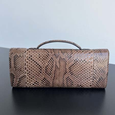 2025年7月7日入荷新作Bottega Veneta Clutch  794945  31x13x3   極品/正規品同様/人気/革/バッグ/AJ工場