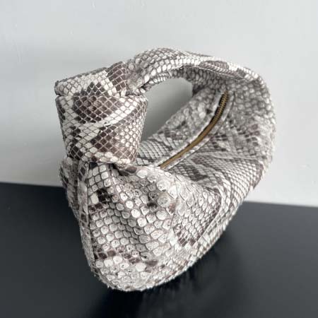 2025年7月7日入荷新作Bottega Veneta Jodie 789246   Jodie   23x28x8  極品/正規品同様/人気/革/バッグ/AJ工場