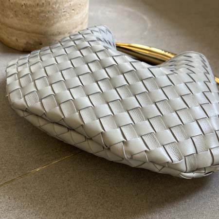 2025年7月7日入荷新作Bottega Veneta  SARDINE  716082    33x20x4   極品/正規品同様/人気/革/バッグ/AJ工場