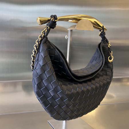 2025年7月7日入荷新作Bottega Veneta2024 SARDINE   776768  33x20x4   極品/正規品同様/人気/革/バッグ/AJ工場