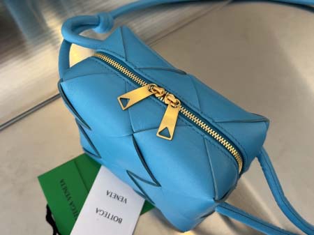 2025年7月7日入荷新作 Bottega Veneta  701915 Cassette  14x14x7  極品/正規品同様/人気/革/バッグ/AJ工場